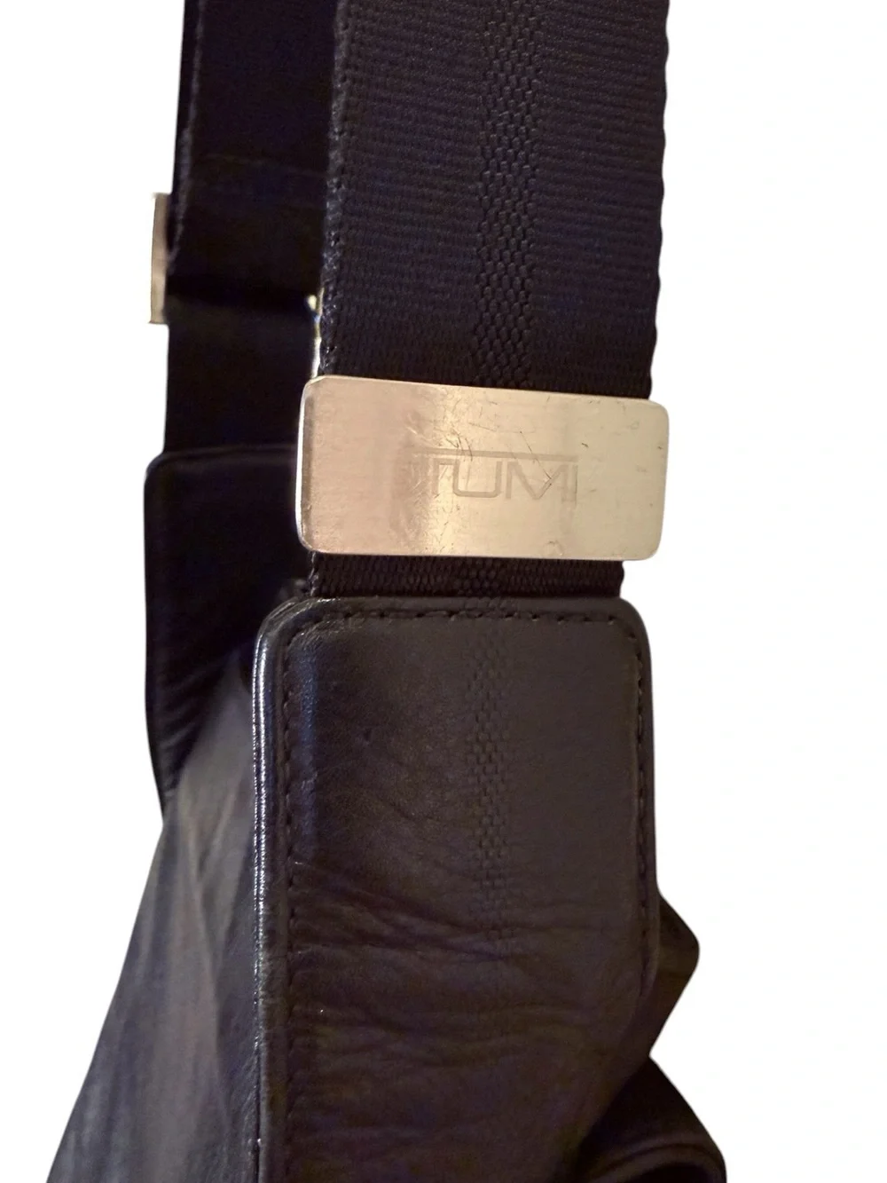 Tumi Minimalist Durable Black Leather Messenger Crossbody Travel Commuter Bag